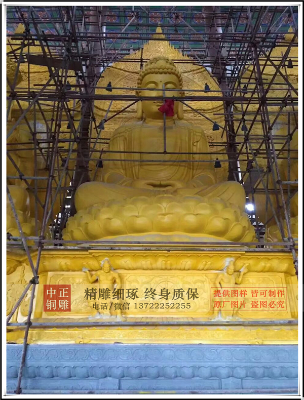 寺院大型貼金佛像