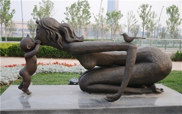 商業(yè)街母愛雕塑