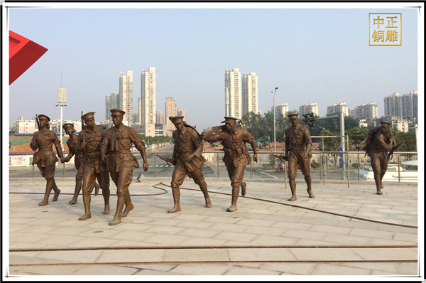 廣場(chǎng)紅軍雕塑.jpg 廣場(chǎng)紅軍雕塑.jpg