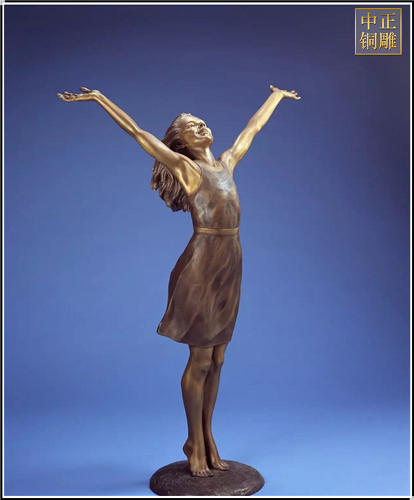 自由女孩現代人物銅雕塑廠家