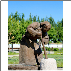 打奶茶園林雕塑