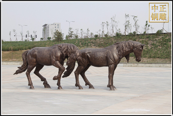 專業(yè)定做銅馬雕塑.jpg