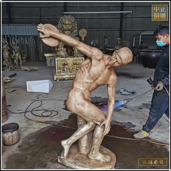 1純銅校園鐵餅人物雕塑.jpg 1純銅校園鐵餅人物雕塑.jpg