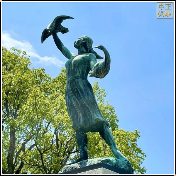 廣場女孩釋放鴿子銅像.jpg 廣場女孩釋放鴿子銅像.jpg