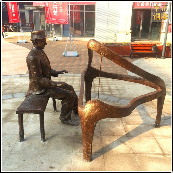 彈琴人物雕塑.jpg 彈琴人物雕塑.jpg